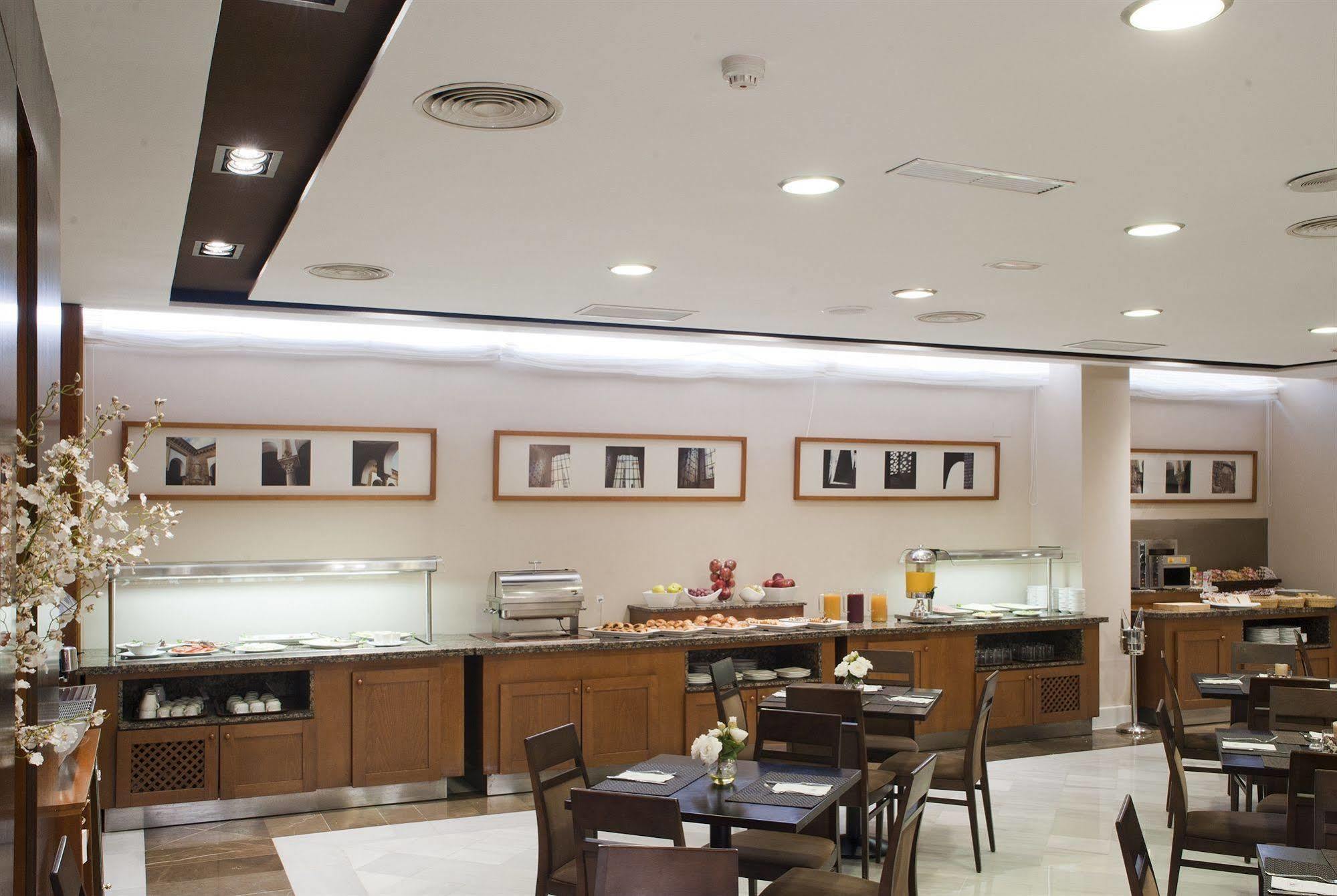 Exe Ciudad De Cordoba Hotel Nhà hàng bức ảnh